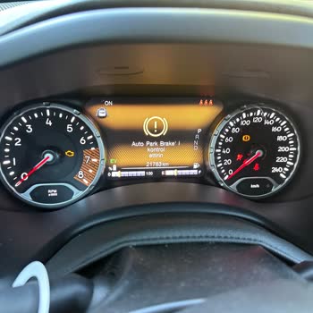 Jeep Renegate 2023 Kronik Airbag Ve Park Freni Arızası