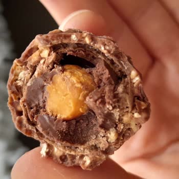 Ferrero Schokolade enttäuscht mit bitterem Geschmack und merkwürdiger Konsistenz