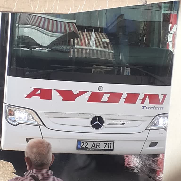 Lüx Aydın Turizm Arızalı Araç Ve Şoförlerin Araç İçinde Devamlı Sigara İçmesi
