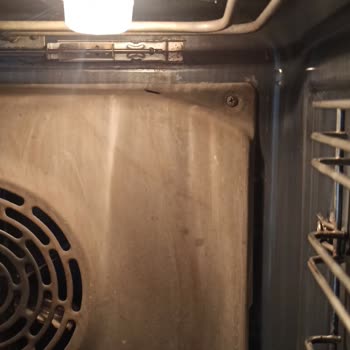 Arçelik Ankastre Buharlı Fırın İç Kısmında Paslanma