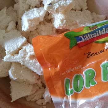 Migros Tahsildaroğlu Torba Lor Peyniri İçinden Siyah Cisim Çıkması