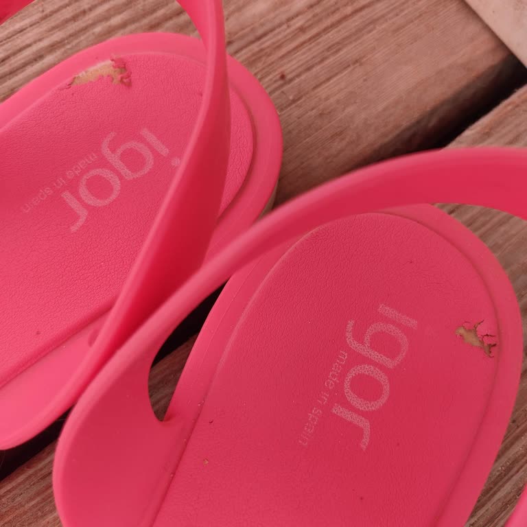 Boyner'den İgor Sandaletin Tabanı Yırtılıyor