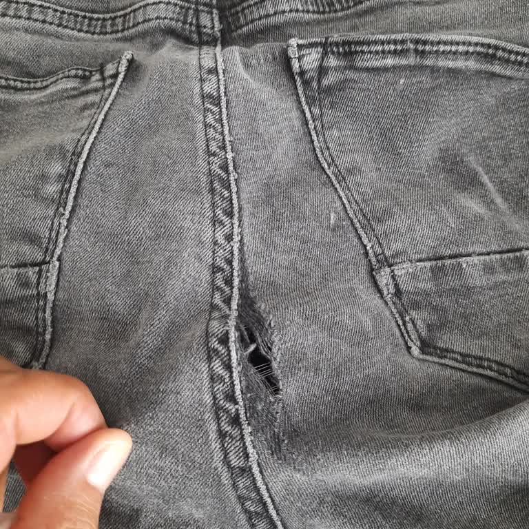 Loft Pantolon Dikiş Yerinden Patlıyor