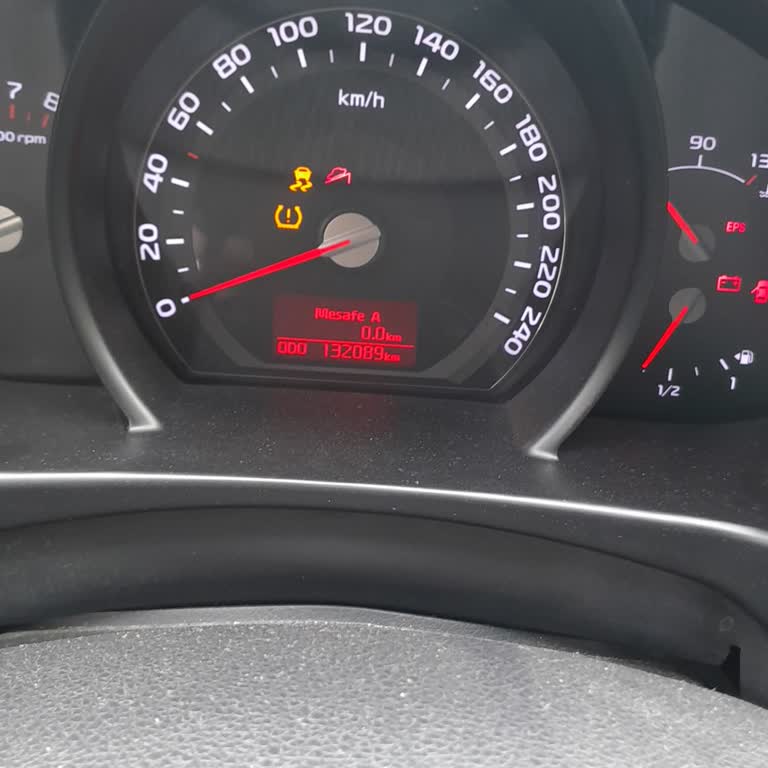 Kia Araç Kendini Kilitledi, Marş Basmıyor!