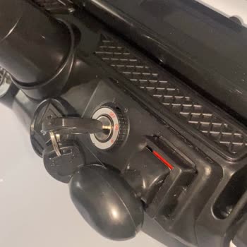 Ebebek Tarafından Gönderilen Akülü Araba