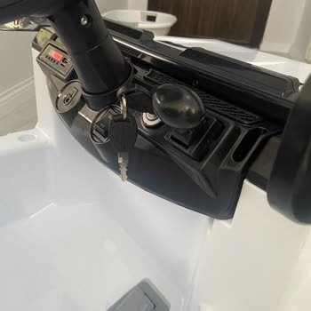 Ebebek Tarafından Gönderilen Akülü Araba