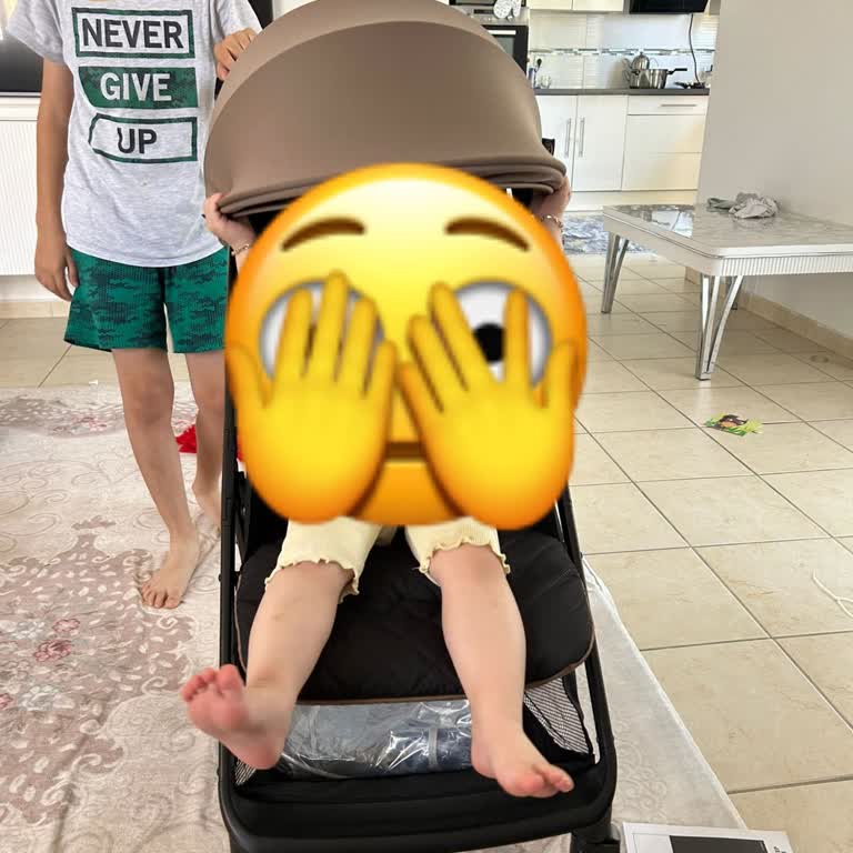 THY Türk Hava Yollarında Kaybolan Kocaman Bebek Arabası