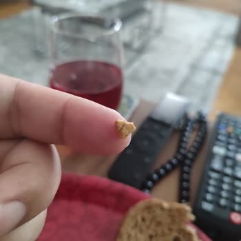 UNO Ekmekten Taş Çıktı