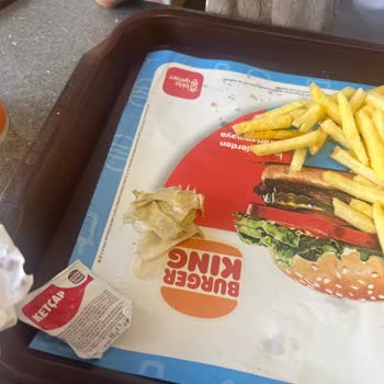 Burger King Hamburger Ekmekleri Küflenmiş Turşular Kokuyor