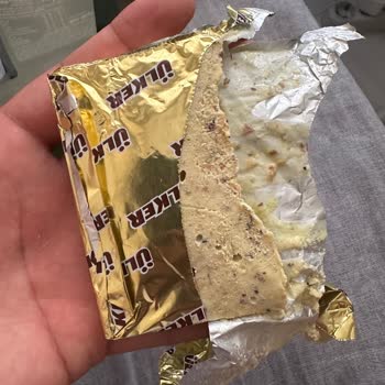 Ülker Yarım Ve Isırılmış Çikolatası