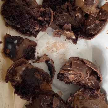 Yağcıoğlu Pastanesi Küflü Ekşimiş Şelale Petifür Pastası