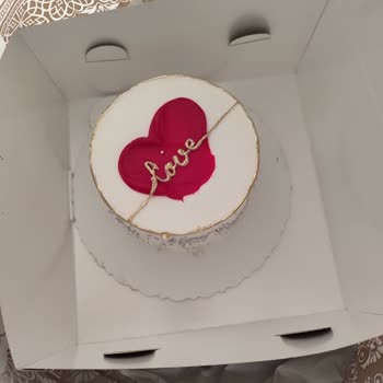 Papirüs Pastanesi Görselle Uyumsuz Pasta