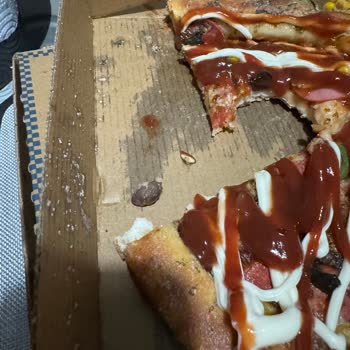 Domino's Pizza Siparişimden Zeytin Çekirdeği Çıktı