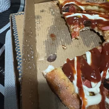 Domino's Pizza Siparişimden Zeytin Çekirdeği Çıktı
