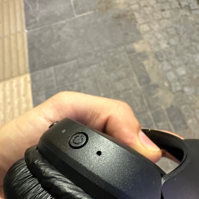 JBL 570T Power Tuşu Basılı Kaldı