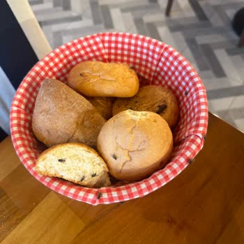 Usluoğlu Baklavacılık Sinekli Mekan Ve Üslupsuz
