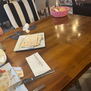 Usluoğlu Baklavacılık Sinekli Mekan Ve Üslupsuz