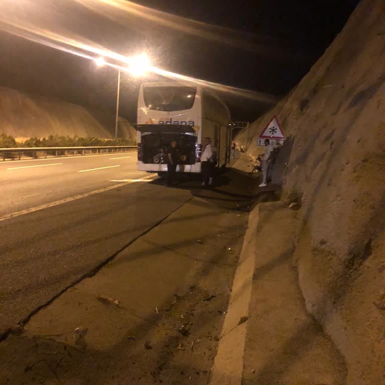 As Adana Seyahat Otobüsü Yolda Kaldı, Müşteri Hizmetleri Cevap Vermiyor