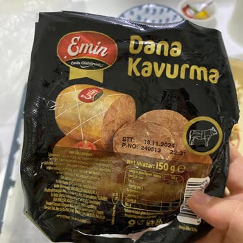 Emin Et Kavurmadan Hayvanın Kıllı Derisi Çıktı