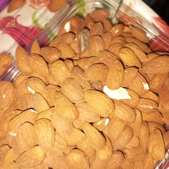 Bilvanis Kuruyemiş Kurtlu Badem Ve Çürük Fındıklar