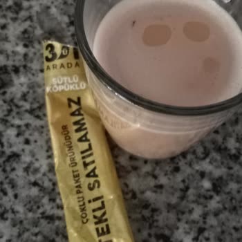 Nescafe De Kağıt Parçaları