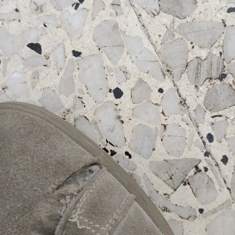 FLO Ayakkabı Yırtılma, Tüylenme Ve Dikiş Sökülmesi