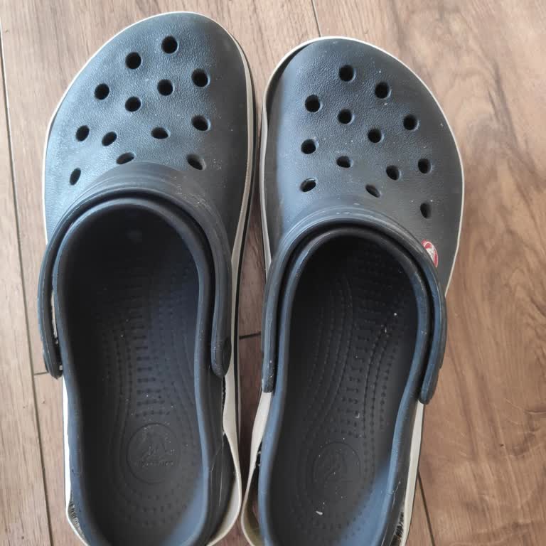 Crocs Terlik & Ayakkabı Crocs Terlikler Beklentileri Karşılamadı: Yüksek Fiyat, Düşük Kalite