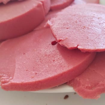 Lezita Lezzita Salamının Her Diliminde Beyaz Beyaz Tüy Var