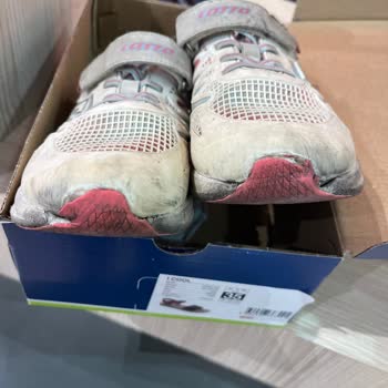 FLO Ayakkabı FLO 2 Kullanımda Parçalanan Ayakkabılar İçin Üründe Sorun Yok Diyor