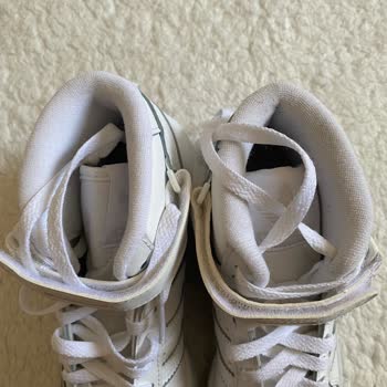 Müşterileri Saf Yerine Koyan Sneaks Up!