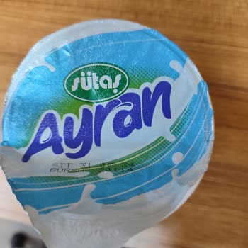 Sütaş Ayran İçinde Farklı Parçalar Var