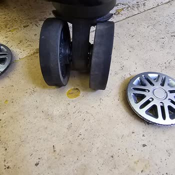 Fossil Valiz Tekerlek Kırılması