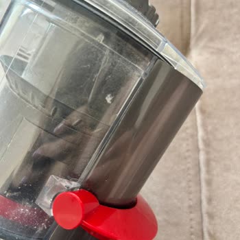 Dyson V12 Detect Slim Hazne Kapağı Tam Kapanmıyor