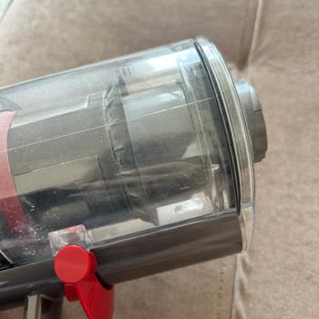 Dyson V12 Detect Slim Hazne Kapağı Tam Kapanmıyor
