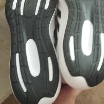 Spor Orijinal Adidas Giyilmiş Ayakkabı Sorunu