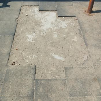 Balıkesir Büyükşehir Belediyesi Dutliman Mahallesinde Bulunan Park Çok İhmalsiz Ve Bakımsız Durumda.