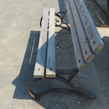 Balıkesir Büyükşehir Belediyesi Dutliman Mahallesinde Bulunan Park Çok İhmalsiz Ve Bakımsız Durumda.