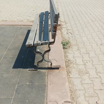 Balıkesir Büyükşehir Belediyesi Dutliman Mahallesinde Bulunan Park Çok İhmalsiz Ve Bakımsız Durumda.