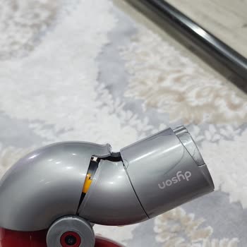Dyson Süpürge Aparatında Kırılma Ve Çizik Sorunu