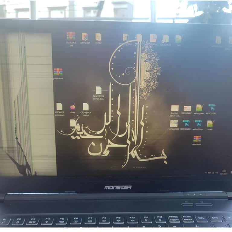 Monster Kendiliğinden Ekran Kırılması