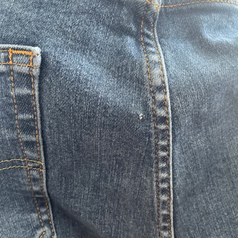 Lewis Mağazası Jean Dikiş Hatası