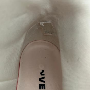 Occasion 15 Gün İçinde Parçalanan Converse Ayakkabılar: Kalite Sorunu Ve Müşteri Hizmetleri Eksikliği