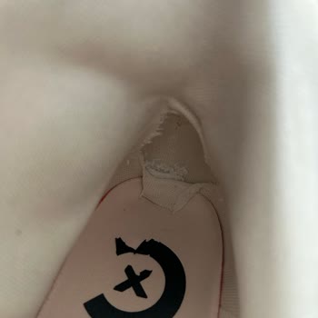 Occasion 15 Gün İçinde Parçalanan Converse Ayakkabılar: Kalite Sorunu Ve Müşteri Hizmetleri Eksikliği