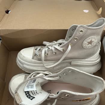 Occasion 15 Gün İçinde Parçalanan Converse Ayakkabılar: Kalite Sorunu Ve Müşteri Hizmetleri Eksikliği