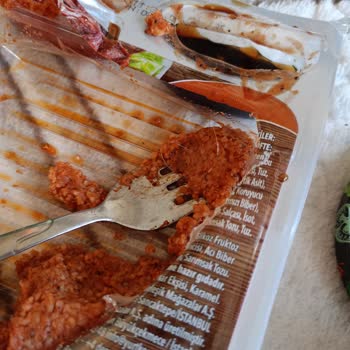 BİM Çiğ Köftesinden Şikayetçiyim Kıl Çıktı