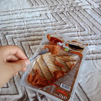 BİM Çiğ Köftesinden Şikayetçiyim Kıl Çıktı