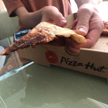 Pizza Hut Yanmış Kaşar Peyniri Ve İnce Hamur Sorunu