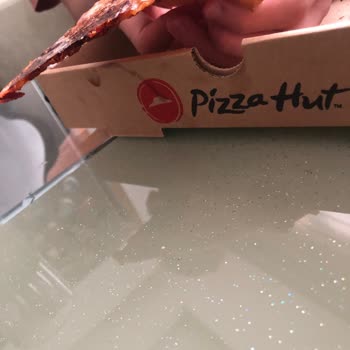 Pizza Hut Yanmış Kaşar Peyniri Ve İnce Hamur Sorunu