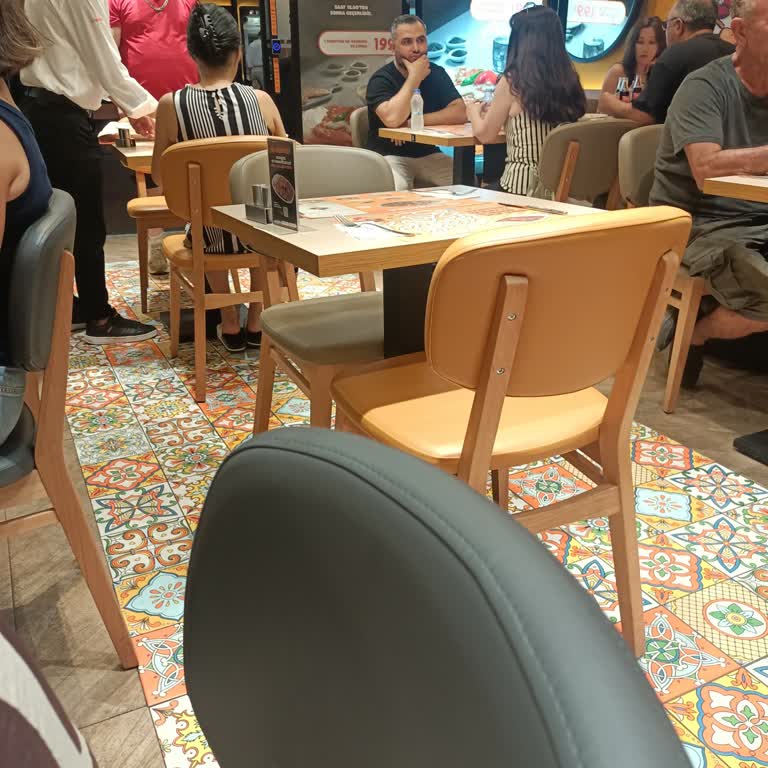 HD İskender Restaurant Hakaret Ve Ağır İthamlarda Bulunan Garson Kız