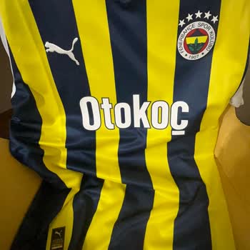 Fenerium Bayraksız Forma Satıyor.